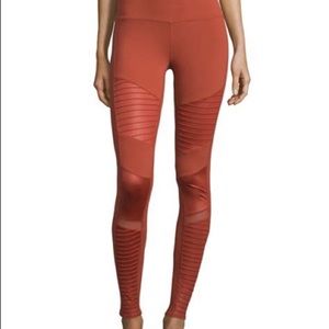 Alo moto leggings - rust color